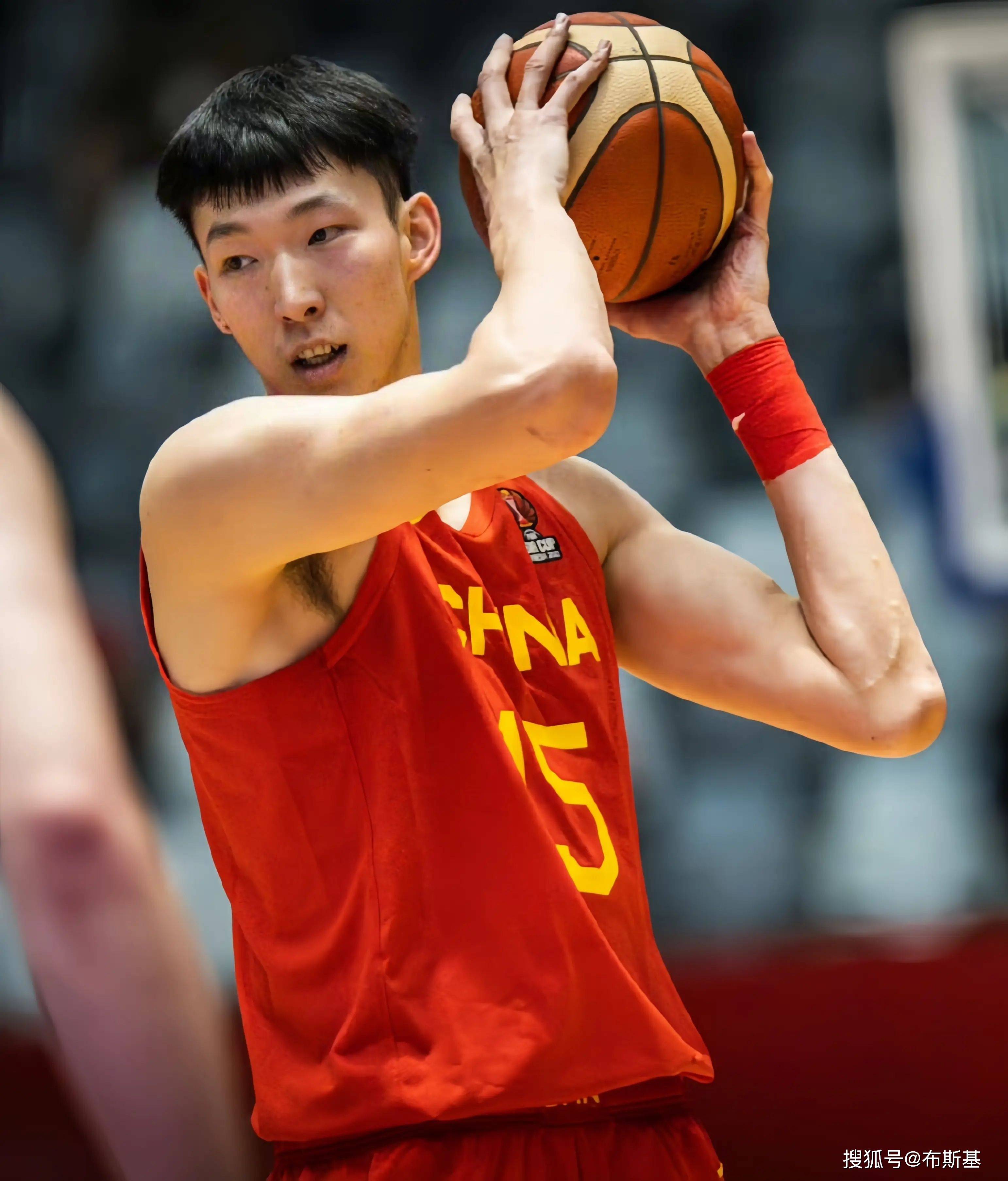 中国男篮绝地反击希腊男篮，汉密尔顿一己之力扛起全队的简单介绍