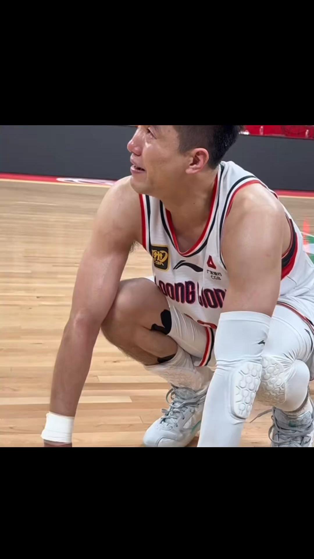 黄蜂血洗中国男篮，艾顿高光表现