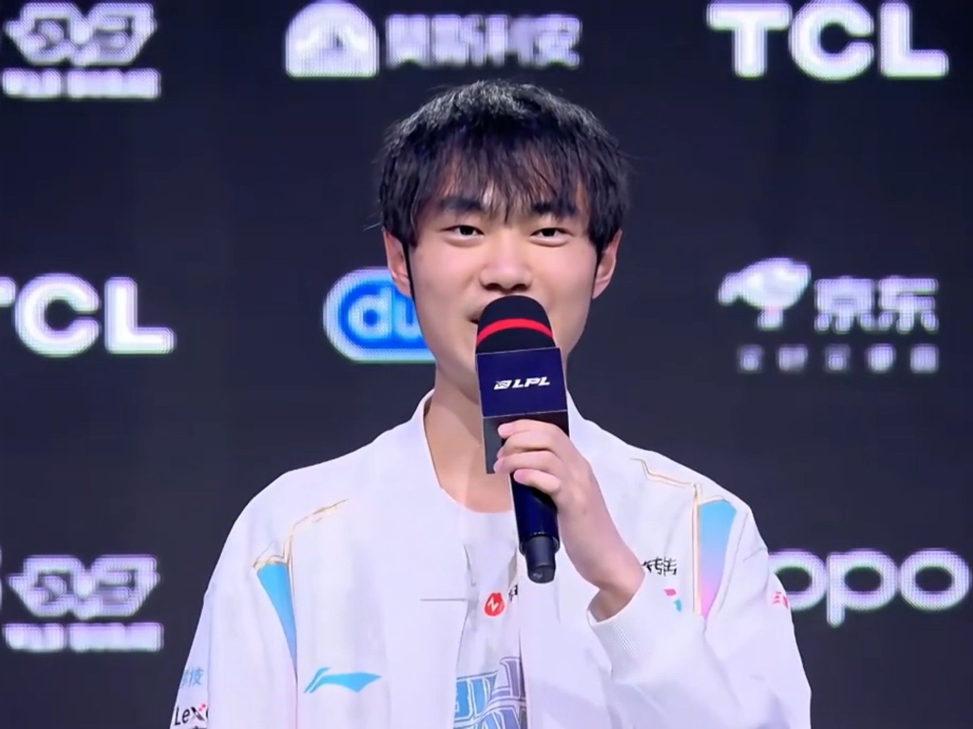 包含C9完胜BLG，Knight2高光表现的词条