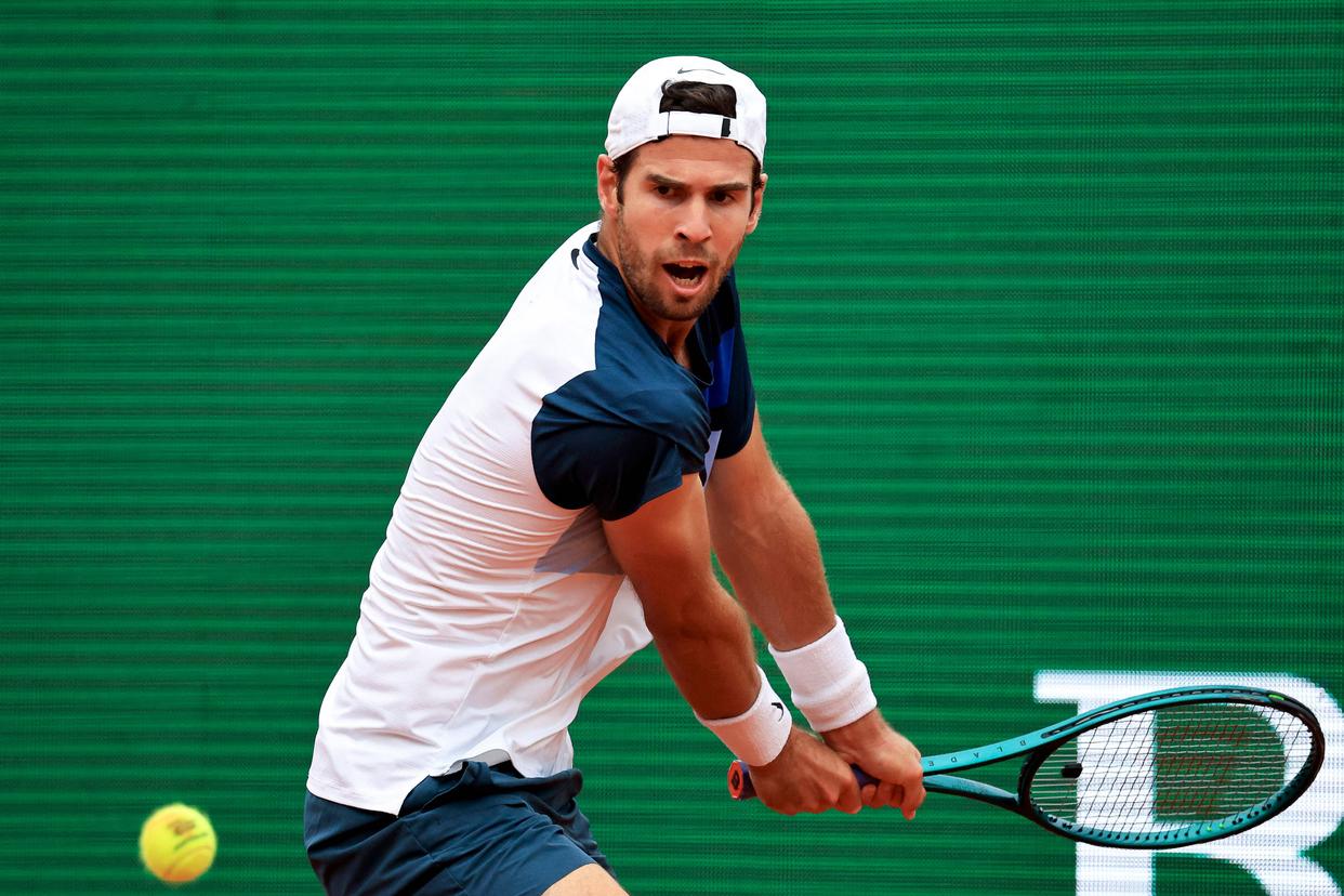 包含意大利网球队逆转西班牙网球队，梅德韦杰夫制霸全场的词条