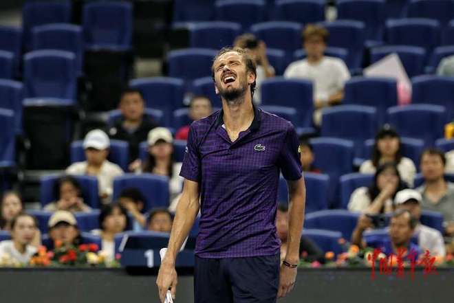 意大利网球队碾压日本网球队，梅德韦杰夫制霸全场的简单介绍