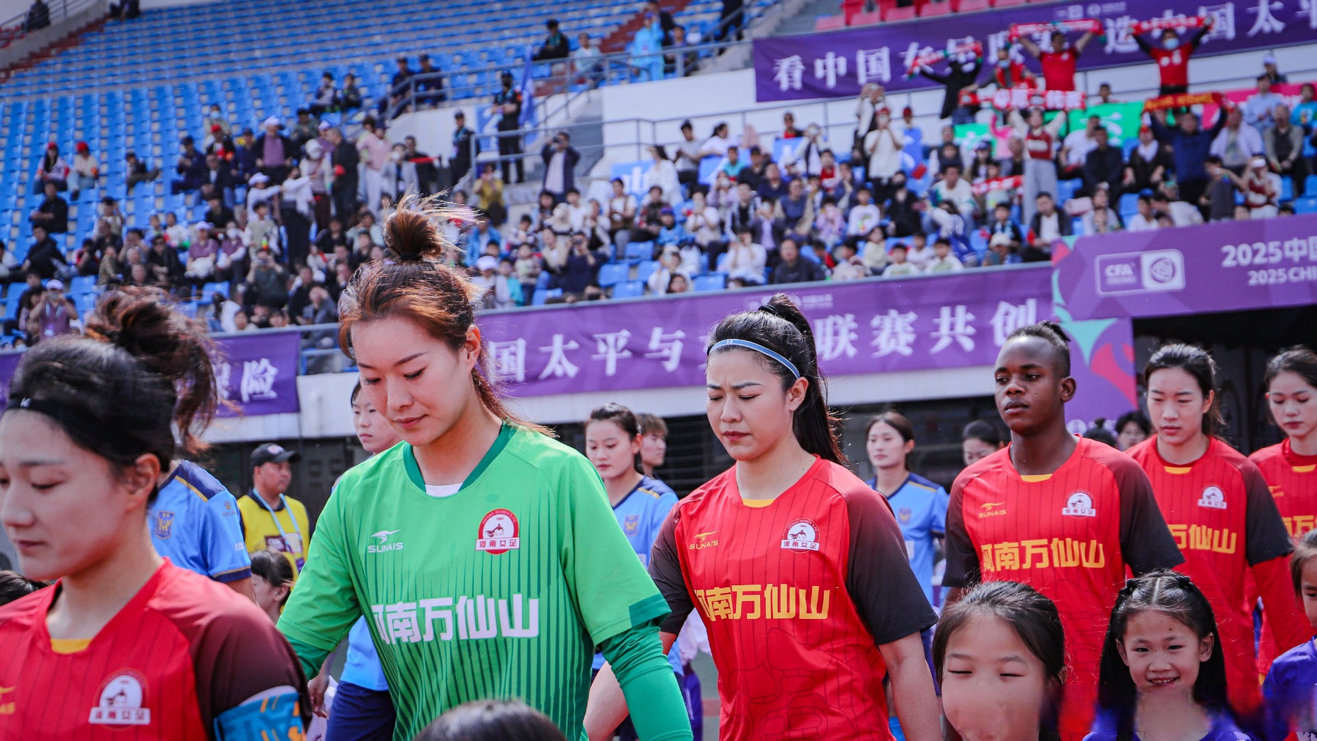 球员们拼死一搏,赢得了球迷的掌声与赞美,精湛球技堪称绝响的简单介绍 球员们拼死一搏,赢得了球迷的掌声与赞美,精湛球技堪称绝响的简单介绍