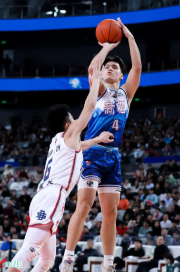 华姆斯攻破对手球门，帮助球队取得关键胜利