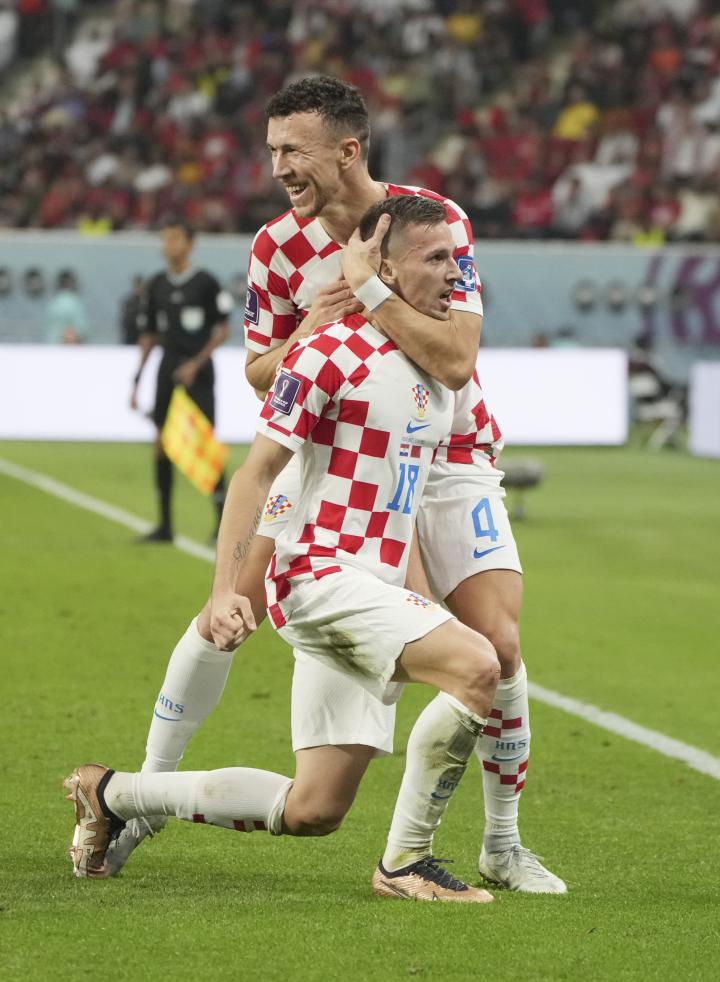 中国力克克罗地亚，乔瓦尼·雷纳完成帽子戏法