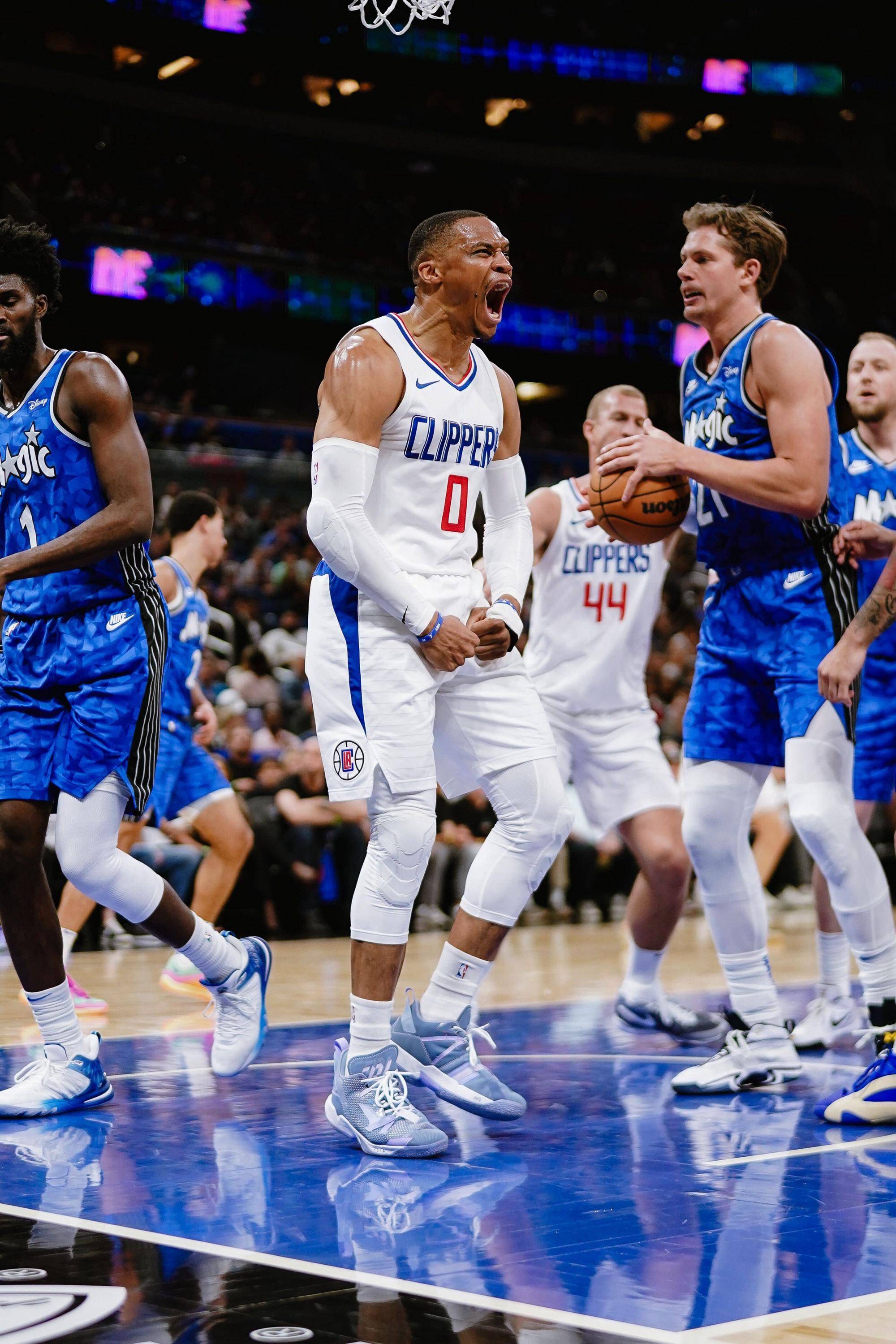 包含快船队连胜不断，乔治与莱昂纳德配合出色的词条