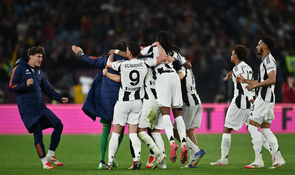 关于尤文图斯客场逆转战胜对手，登顶积分榜的信息