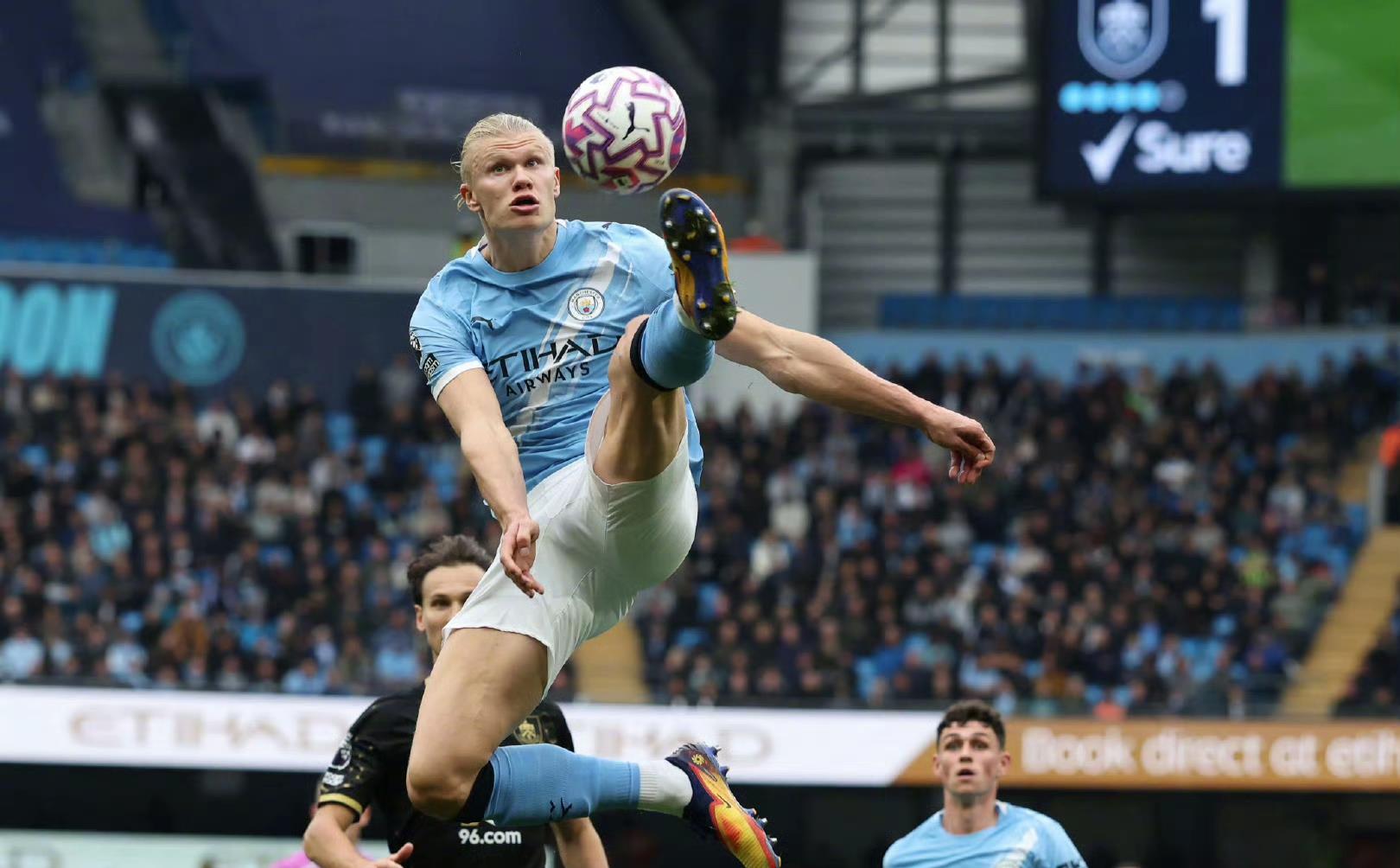 关于曼城主场失利，冠军榜单上名次下滑的信息