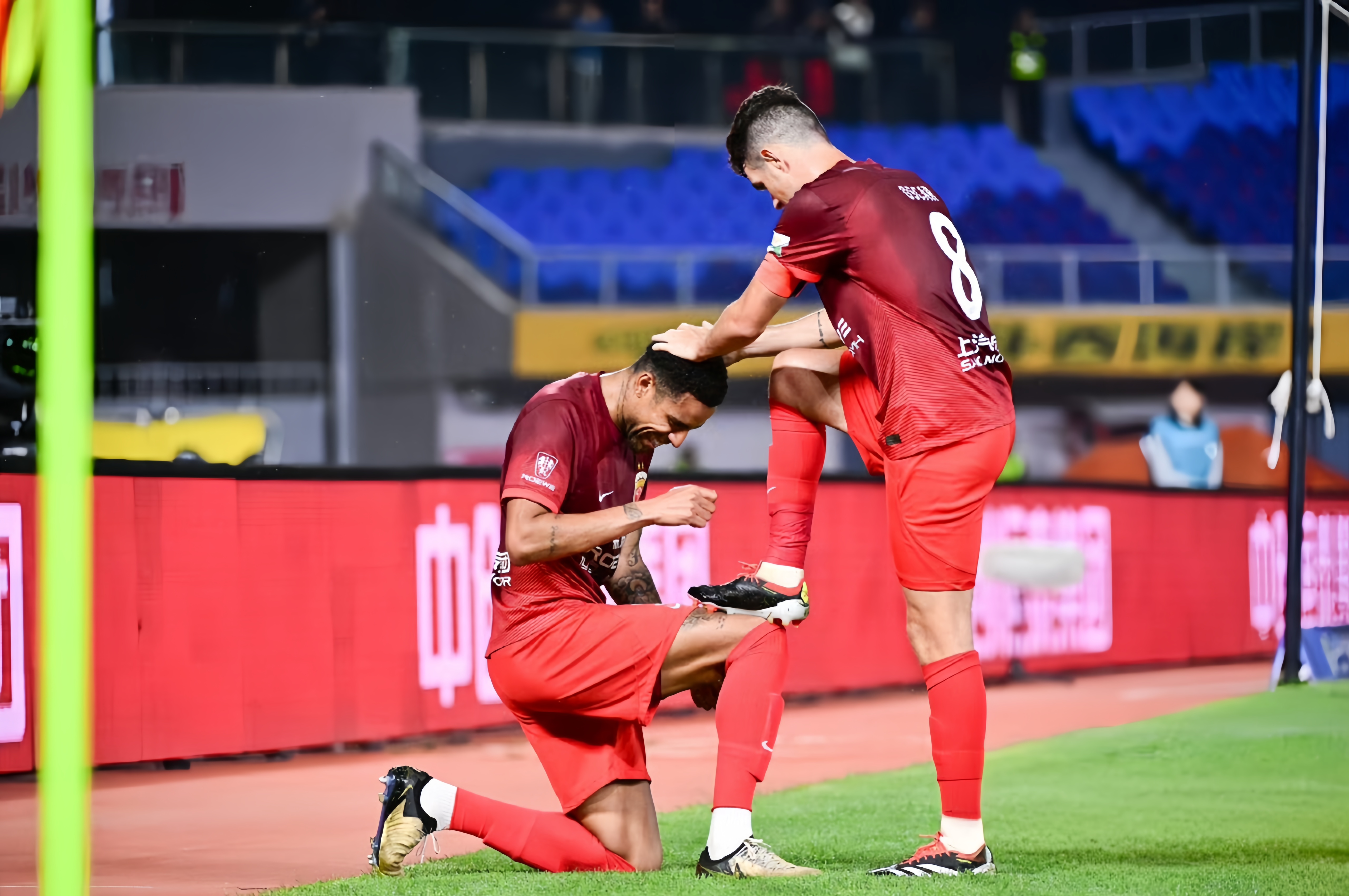 关于强强碰撞！球队再闯对手领域的信息