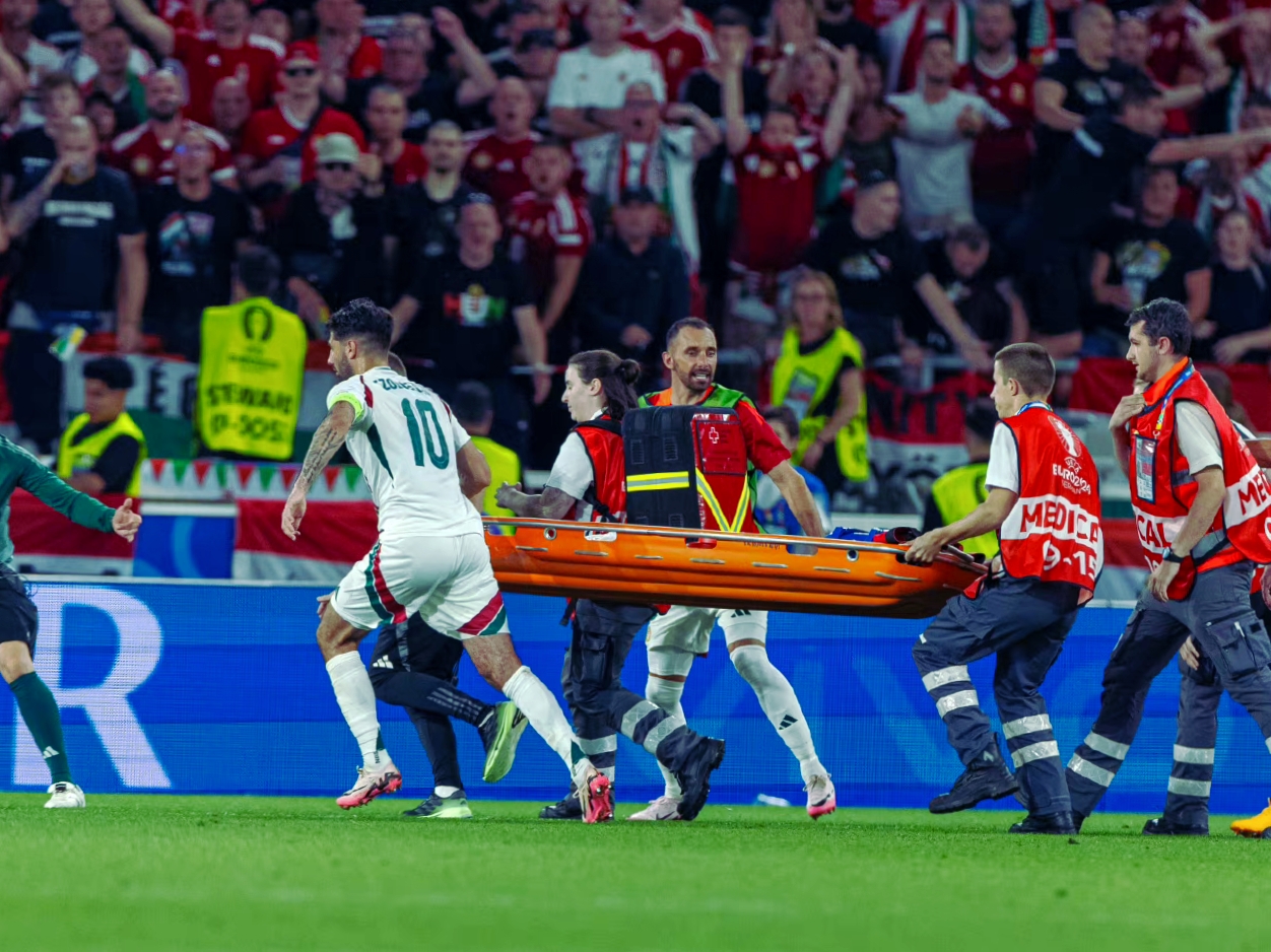 包含丹麦险胜西班牙，伊布状态火热的词条