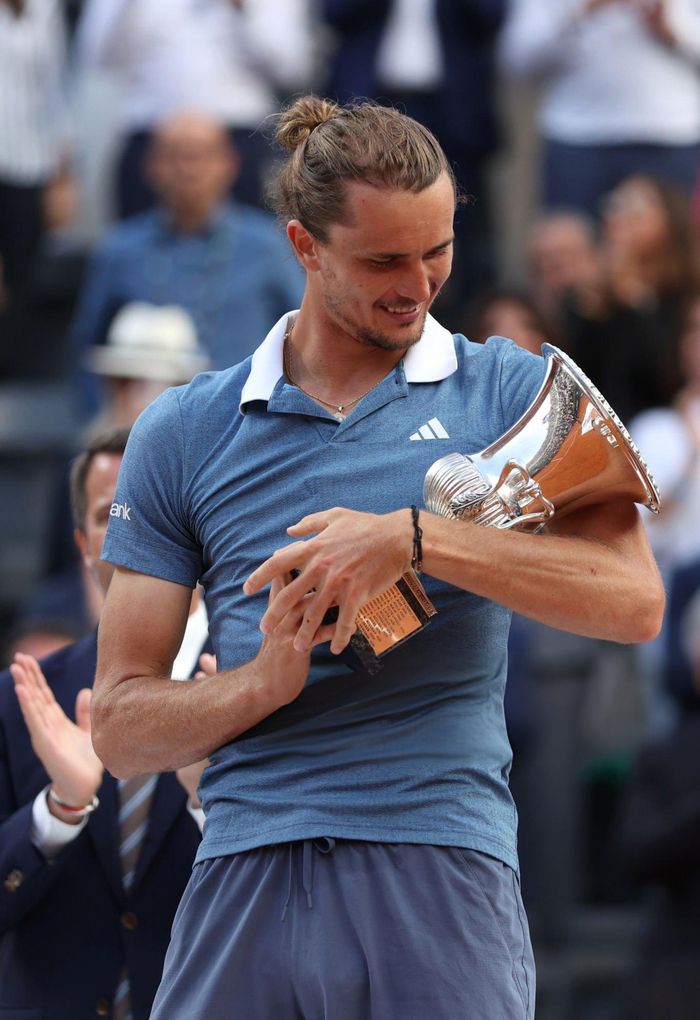 包含年终总决赛力克拉沃尔杯,兹维列夫带队取胜的词条 包含年终总决赛力克拉沃尔杯,兹维列夫带队取胜的词条